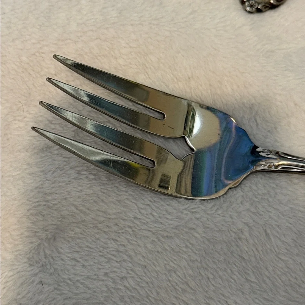 Oneidacraft Deluxe Stainless Serving Spoon, soup spoon and Fork Glossy Silver